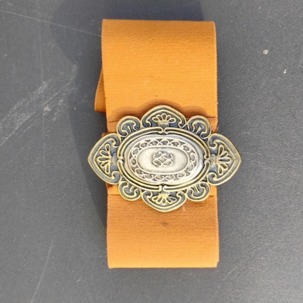 Vintage stretch belt with metal medallion buckle. Caramel color elastic.
